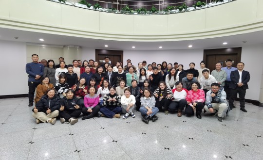2024年1月13日，，，，，，药业公司举行2023年度总结表扬暨“平行腾飞”主题年会_副本.jpg