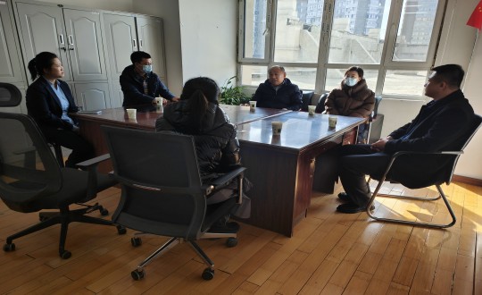 14.长春市绿园区政协副主席关爱民一行莅临老子有钱lzyq88物业金地梧桐华府视察事情_副本.jpg
