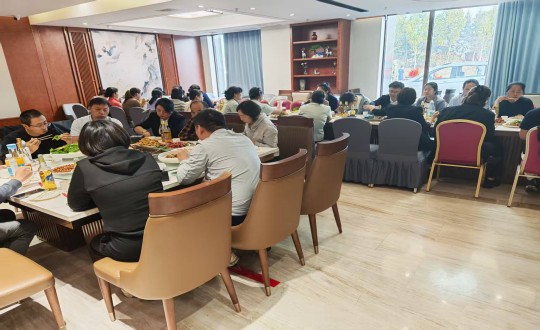 2.长白山老子有钱lzyq88旅馆开展年中团建_副本.jpg