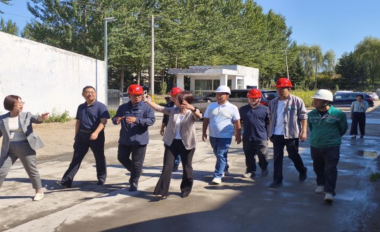 3.穆棱市市长一行走访装配式总公司穆棱新厂_副本.jpg
